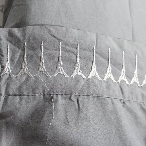 Eiffel Tower Print King Size Sheet Set - White with Grey Eiffel Towers - Picture 10 of 12